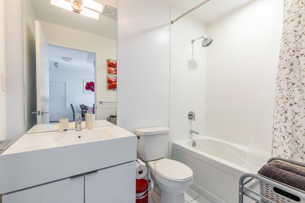 SkyTree - Condos in Heart of Downtown Classic Apartment (1039) 33
