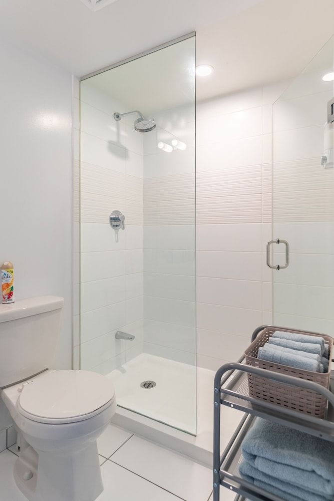 SkyTree - Condos in Heart of Downtown Design Condo (606) 32