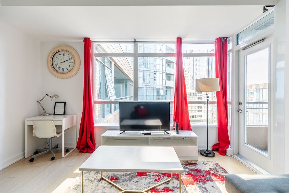 SkyTree - Condos in Heart of Downtown Classic Apartment (1039) 4