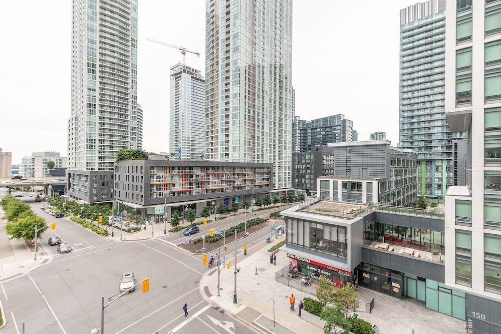 SkyTree - Condos in Heart of Downtown Design Condo (606) 33