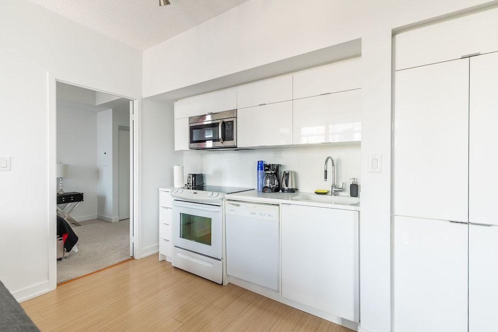 SkyTree - Condos in Heart of Downtown Classic Apartment (1039) 29