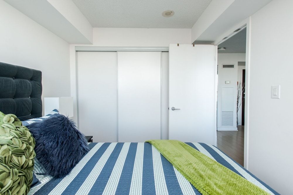SkyTree - Condos in Heart of Downtown Comfort Condo (1107) 5