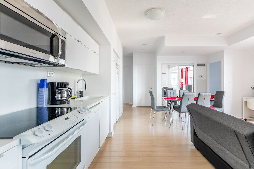 SkyTree - Condos in Heart of Downtown Classic Apartment (1039) 18