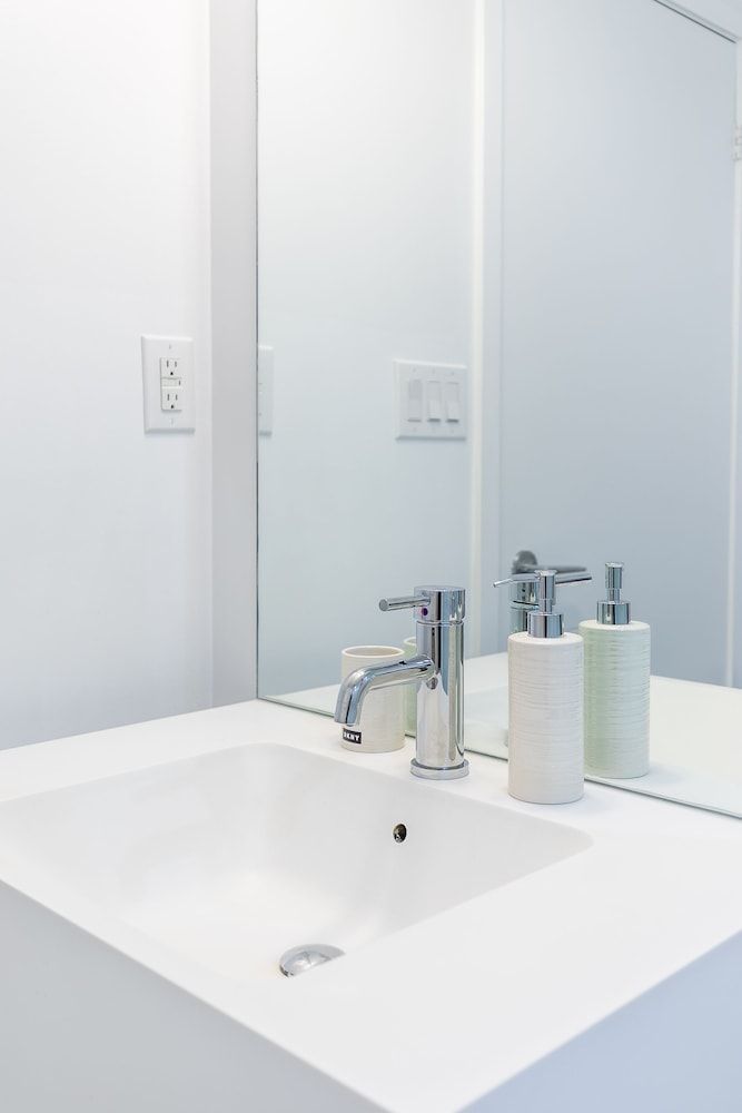 SkyTree - Condos in Heart of Downtown Classic Apartment (1039) 34