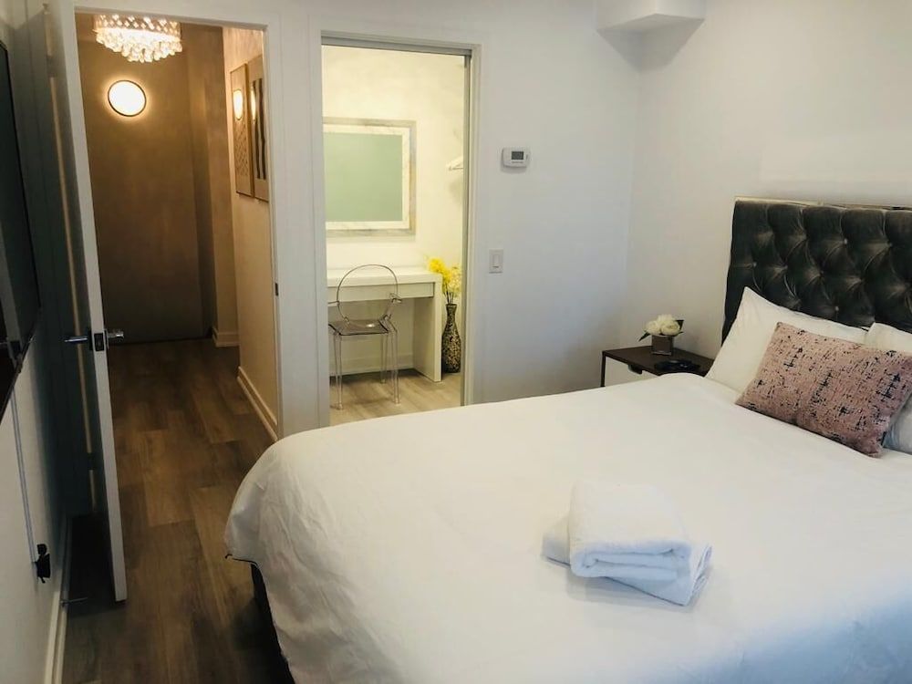 undefined Toronto Downtown Suites City View