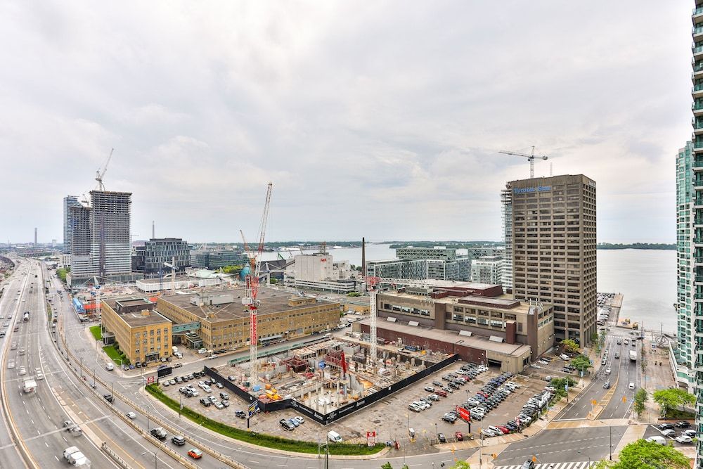 Lively Urban Condo in Old Toronto Condo 6