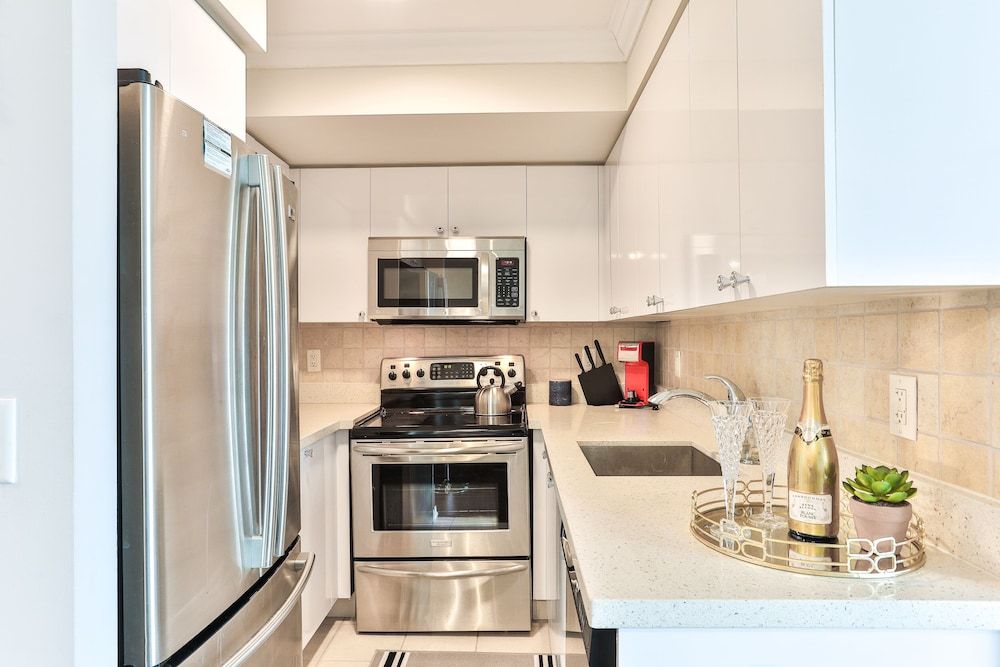 undefined Lively Urban Condo in Old Toronto 7