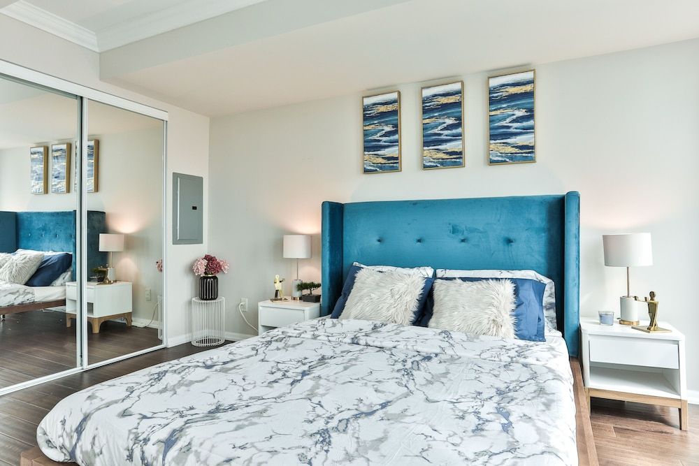 Lively Urban Condo in Old Toronto Condo