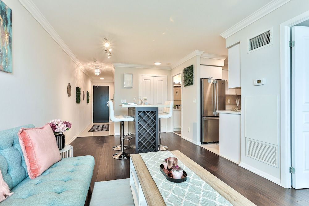 Lively Urban Condo in Old Toronto Condo 11