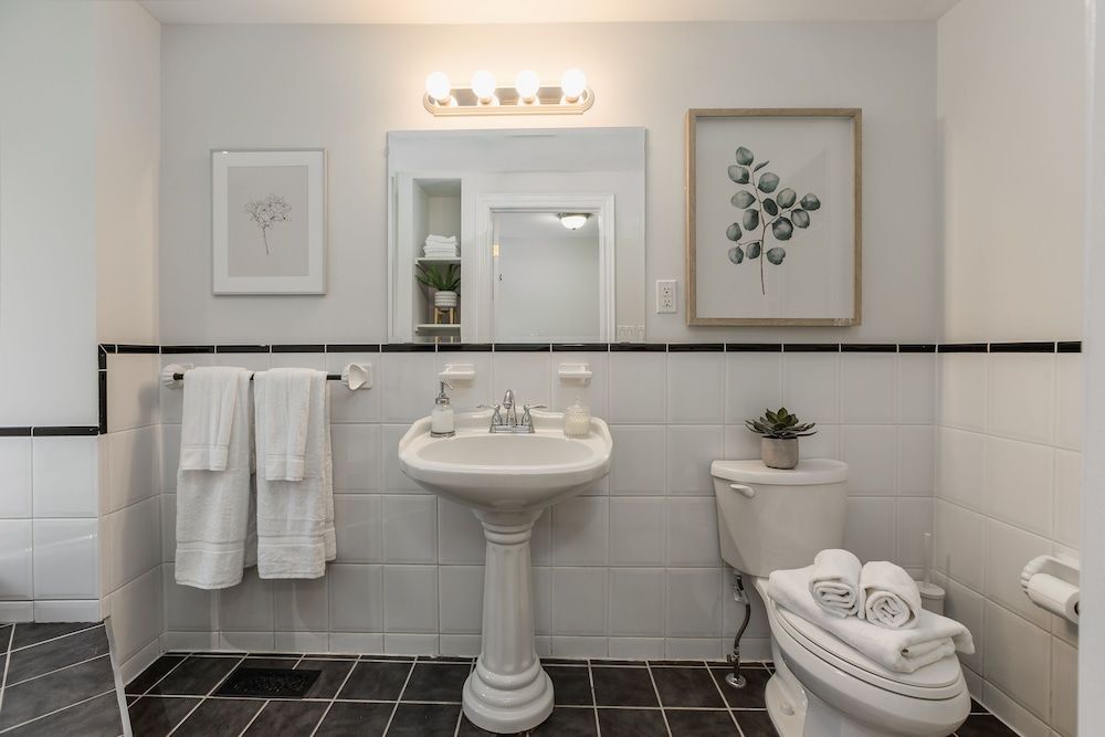 Homey & Elegant 3-bedroom House in the Annex House (3 Bedrooms) 11