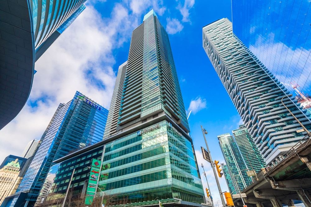 undefined Sterling Suites - Financial District 4