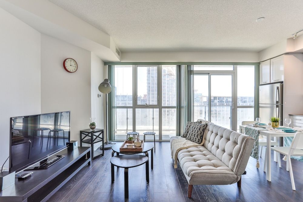 undefined Modern Condo in Historic Fort York 7