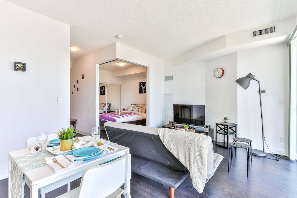 undefined Modern Condo in Historic Fort York 6