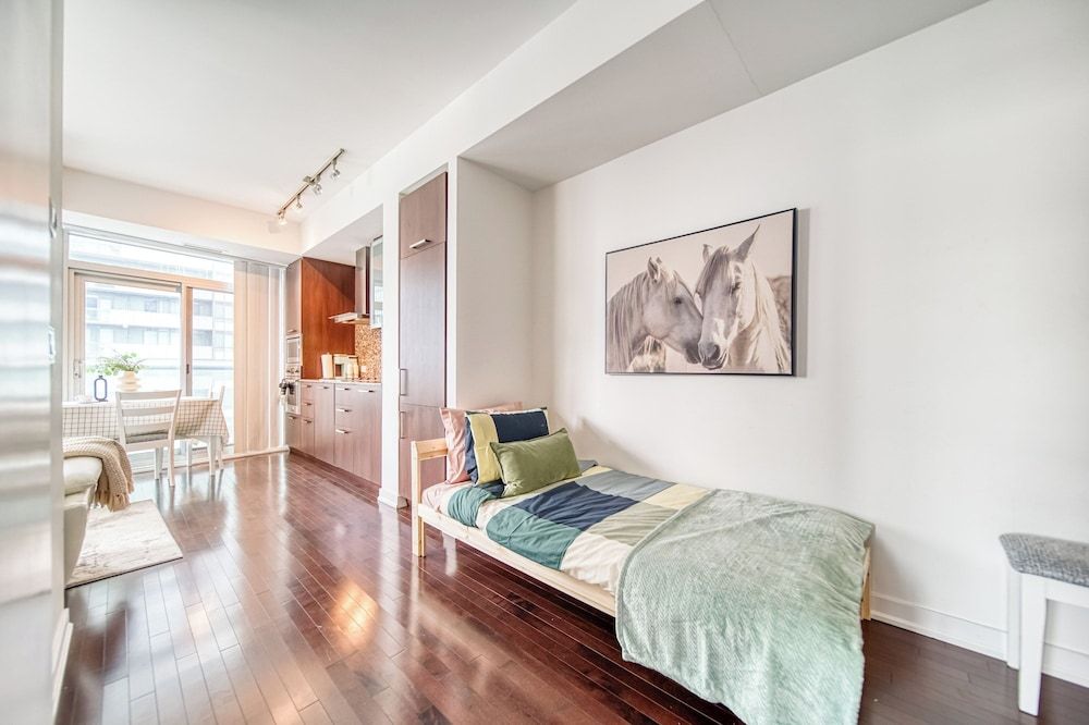 GSuite Express Downtown Toronto Business Condo 17