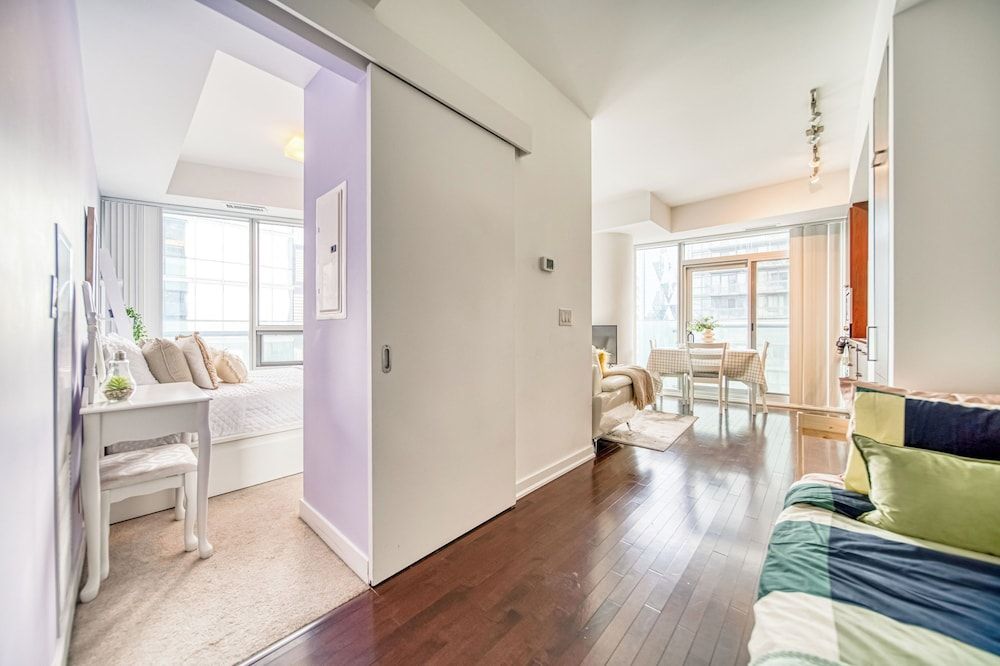 GSuite Express Downtown Toronto Business Condo 11