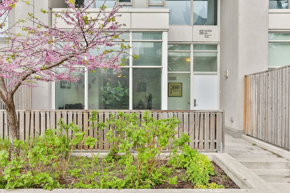undefined Modern 2 Storey by CN Tower 3