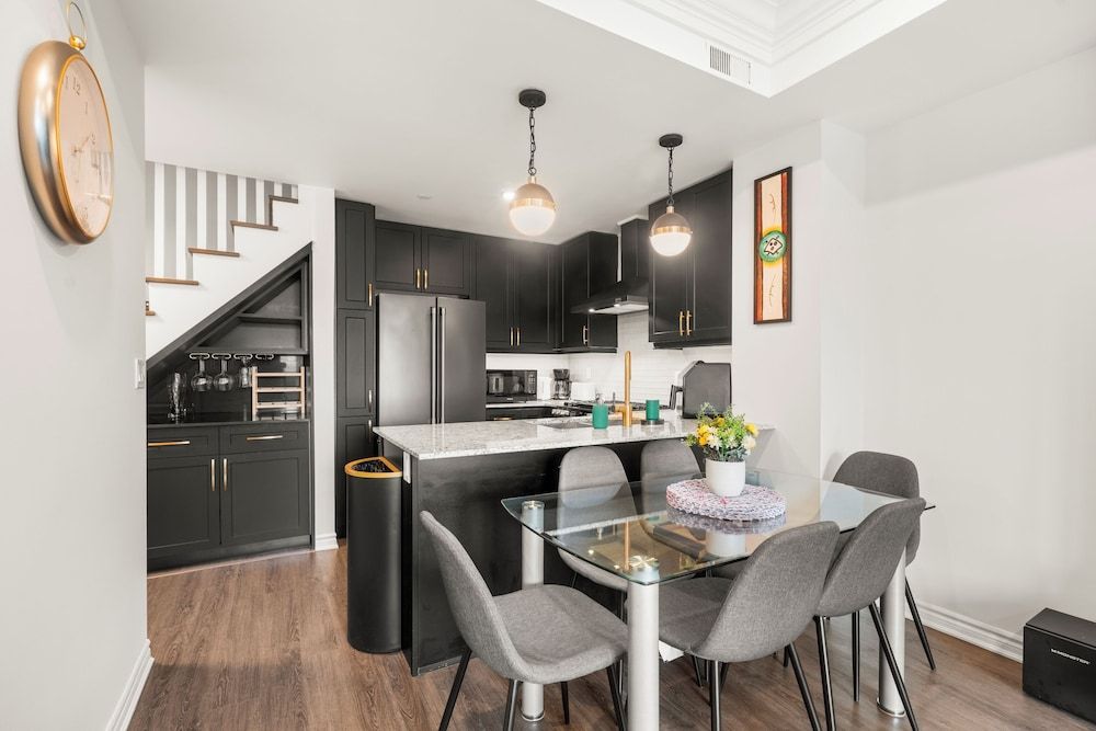 undefined GLOBALSTAY Luxury Townhouse Minutes Away From Waterfront 3