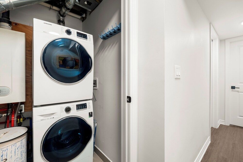 undefined GLOBALSTAY Luxury Townhouse Minutes Away From Waterfront 8