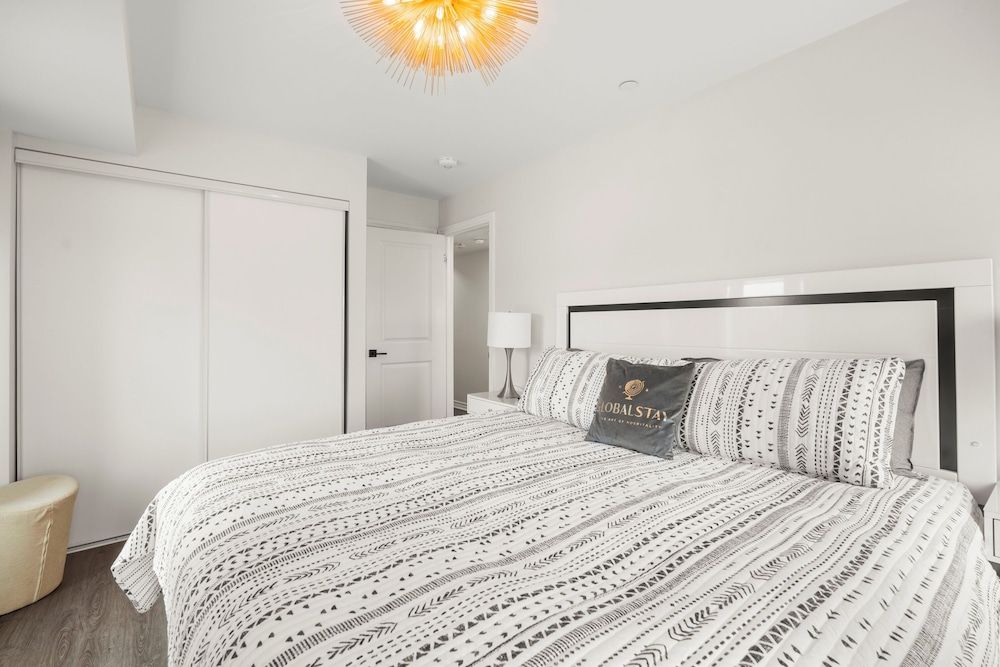 undefined GLOBALSTAY Luxury Townhouse Minutes Away From Waterfront 4