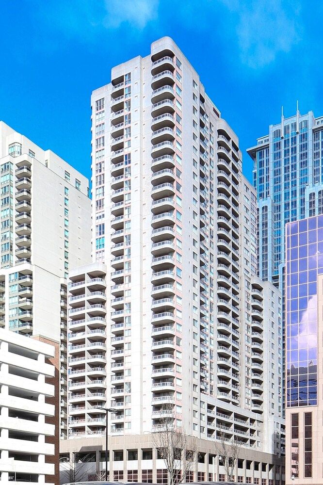 undefined City View High Floor Bay & Gerrard Pet Friendly Condo Walk to Sick Kids Hospital 3