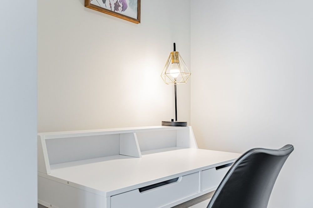 The Bay Suites MTCC CN TOWER Executive Condo 15