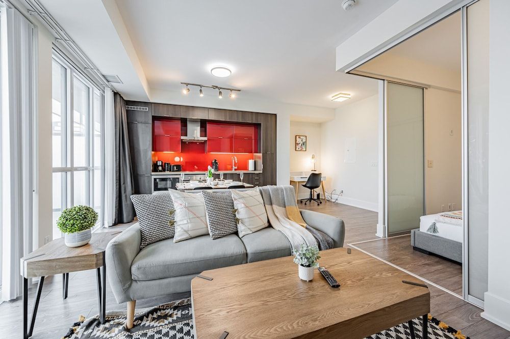 The Bay Suites MTCC CN TOWER Executive Condo 13