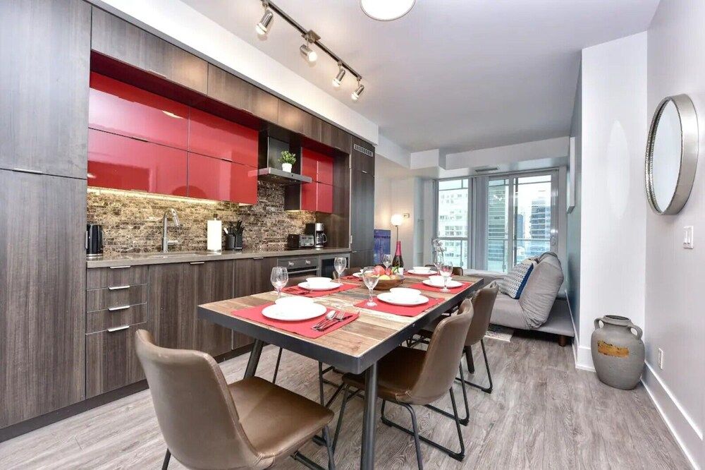 undefined The Bay Suites MTCC CN TOWER 4