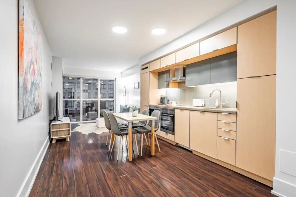 undefined The Bay Suites MTCC CN TOWER 2