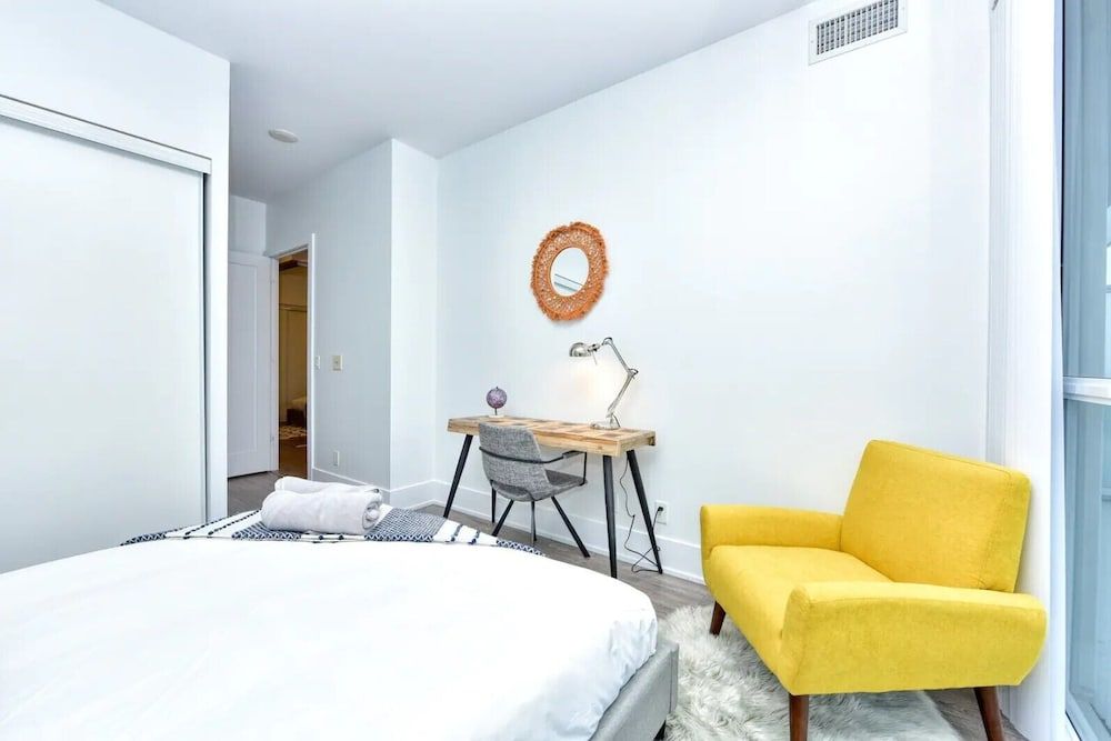 The Bay Suites MTCC CN TOWER Elite Condo 2