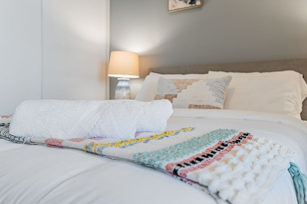 The Bay Suites MTCC CN TOWER Executive Condo 3