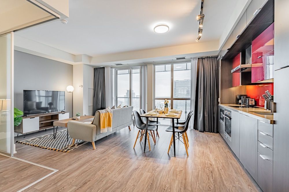 The Bay Suites MTCC CN TOWER Executive Condo 16