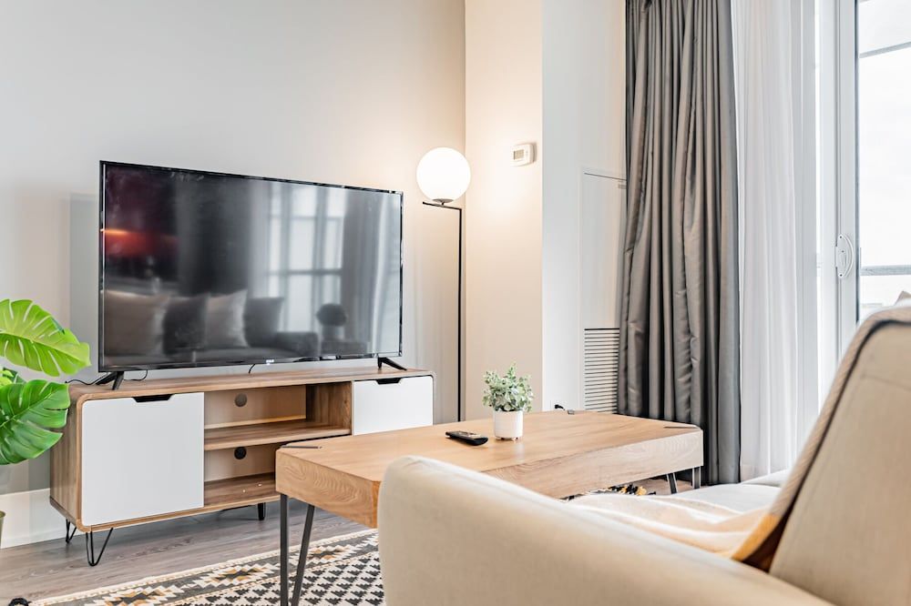 The Bay Suites MTCC CN TOWER Executive Condo 10