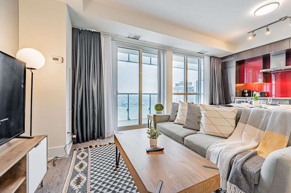 The Bay Suites MTCC CN TOWER Executive Condo 8