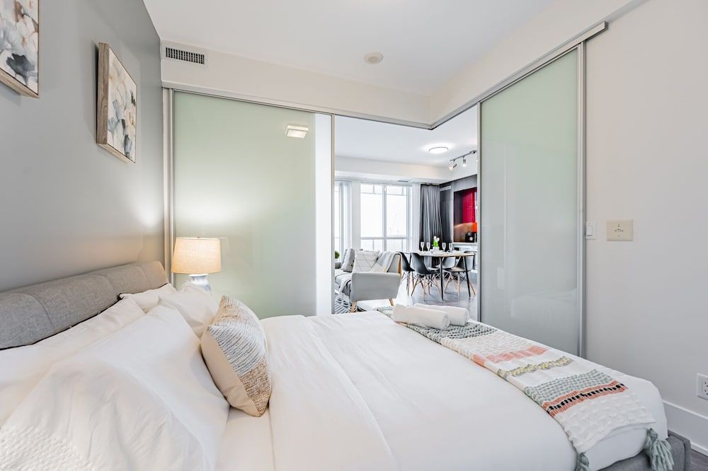 The Bay Suites MTCC CN TOWER Executive Condo 2