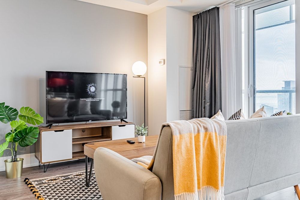 The Bay Suites MTCC CN TOWER Executive Condo 9