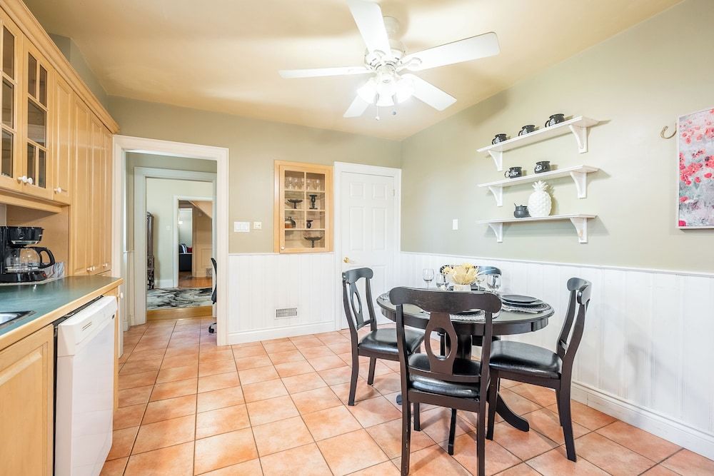 undefined Cozy Houses in Downtown Toronto by GLOBALSTAY 5