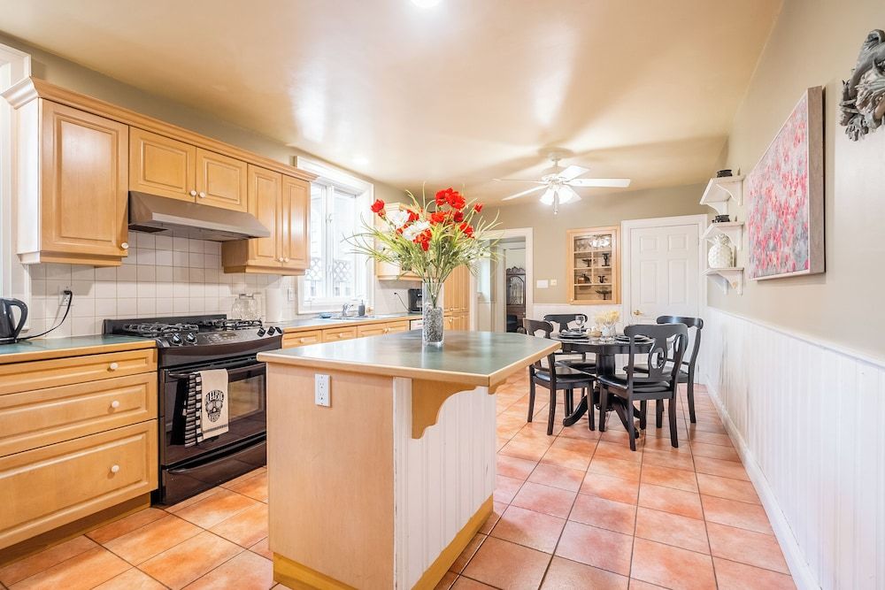 undefined Cozy Houses in Downtown Toronto by GLOBALSTAY 6