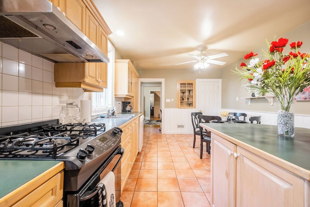 undefined Cozy Houses in Downtown Toronto by GLOBALSTAY 7