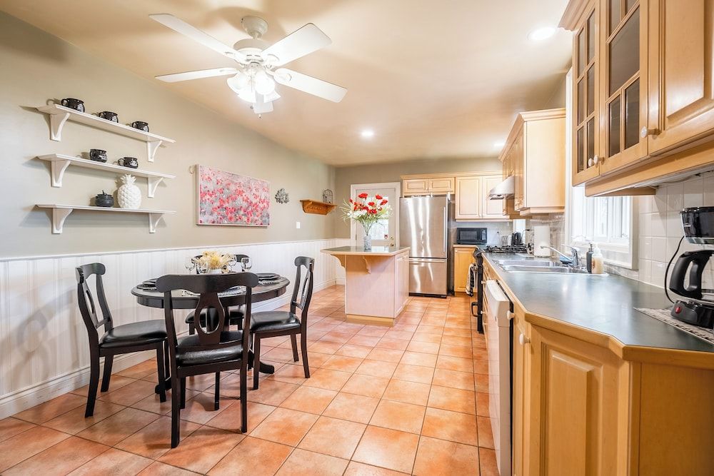 undefined Cozy Houses in Downtown Toronto by GLOBALSTAY 3