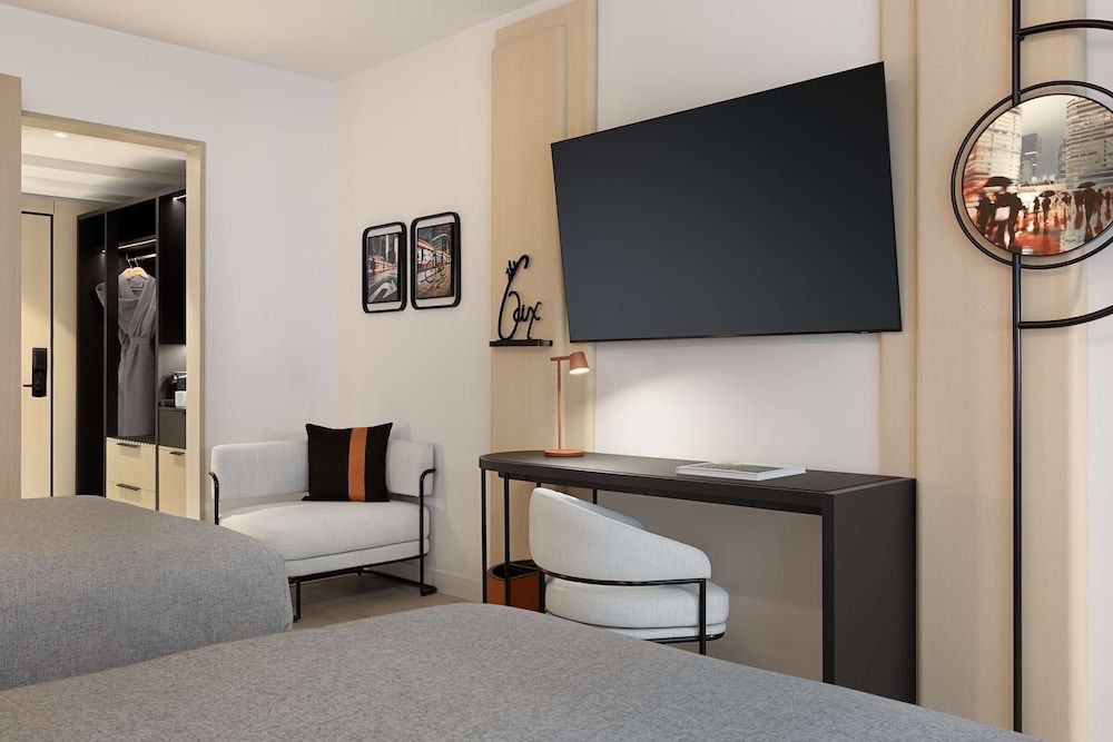 Canopy By Hilton Toronto Yorkville Room, 2 Queen Beds 5