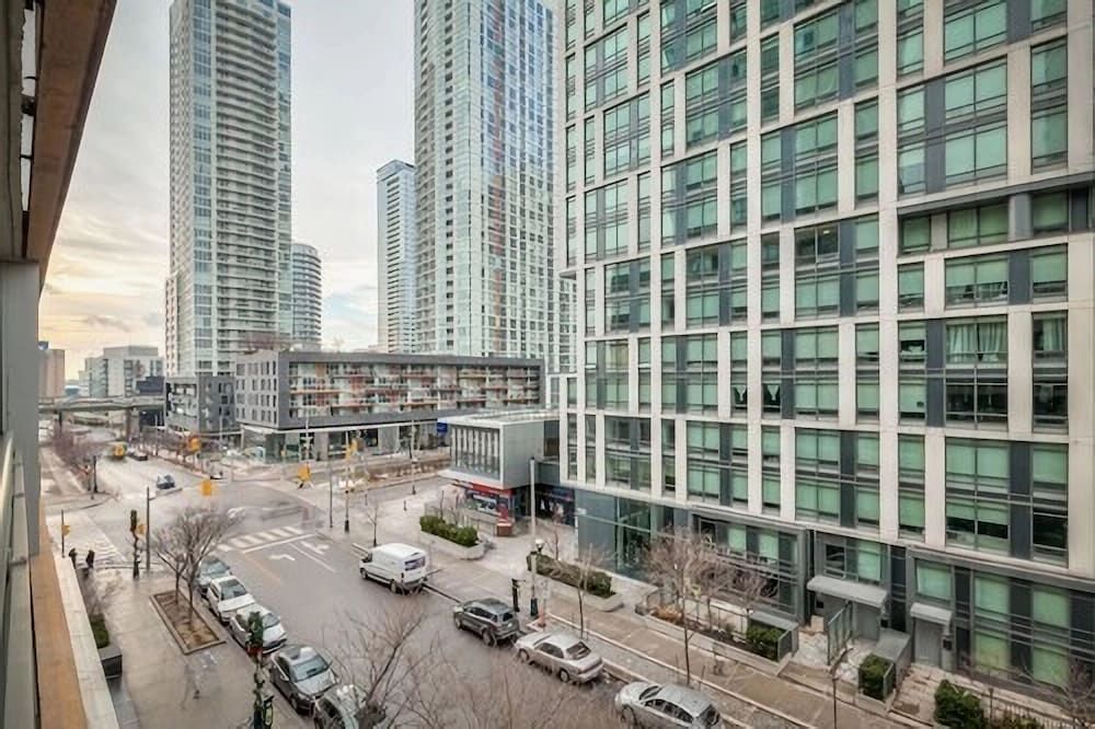 undefined Waterfront Boutique Suites 8