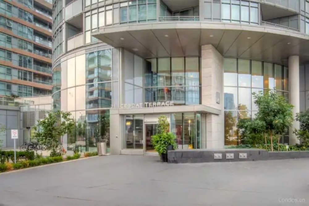 undefined Waterfront Boutique Suites 6