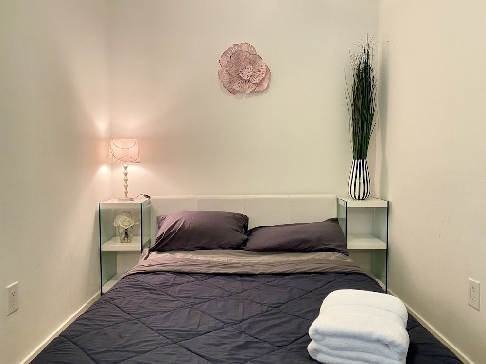 undefined Waterfront Boutique Suites 5