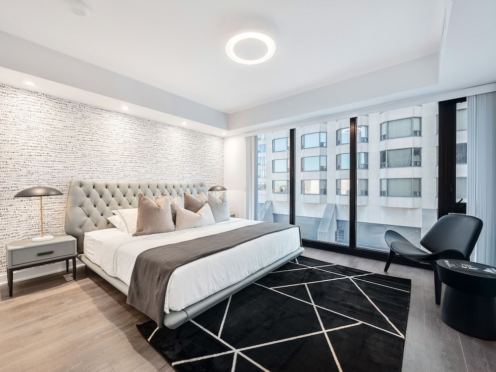 undefined Stallion Suites Yorkville 6