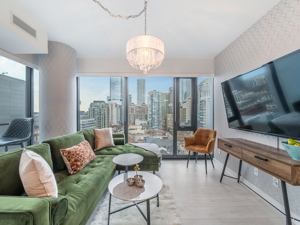 Stallion Suites Yorkville Premium Apartment 9