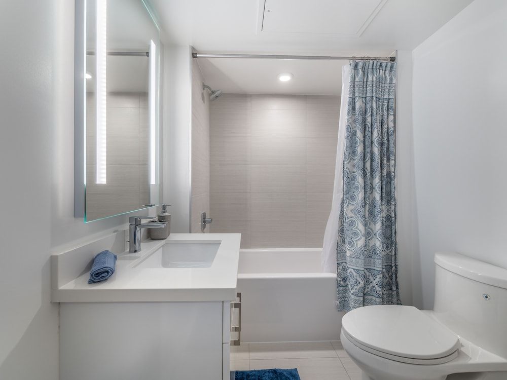 Stallion Suites Yorkville Premium Apartment 14