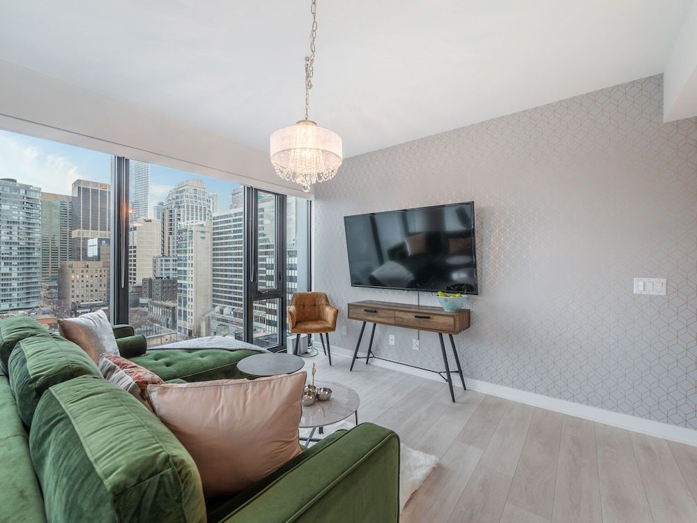 Stallion Suites Yorkville Premium Apartment 15