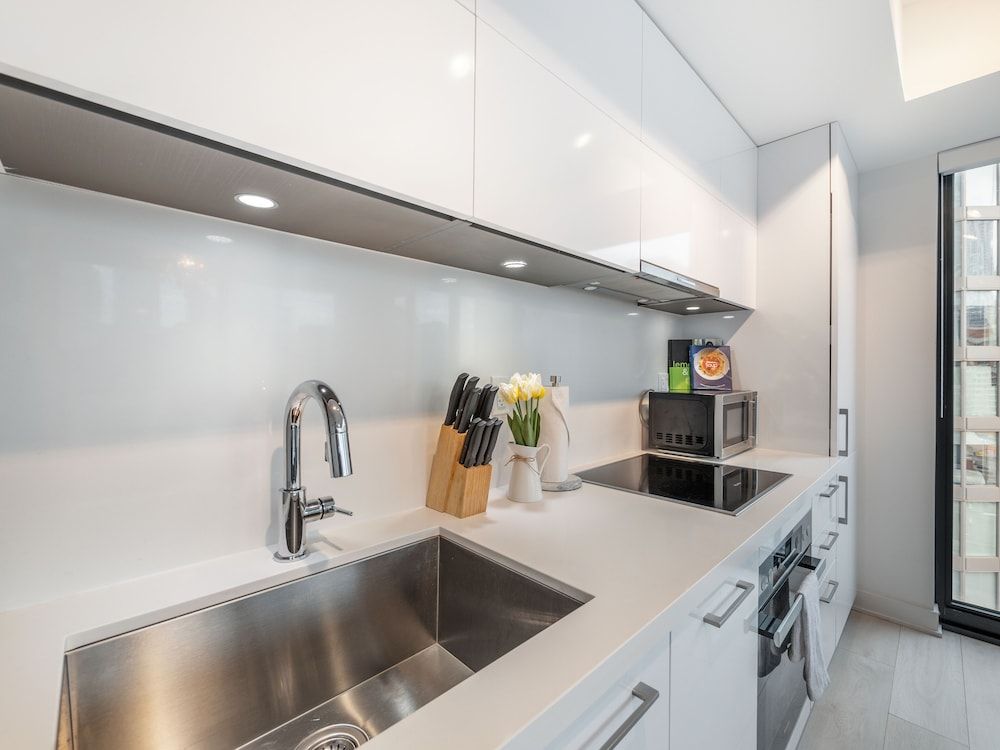 Stallion Suites Yorkville Premium Apartment 8