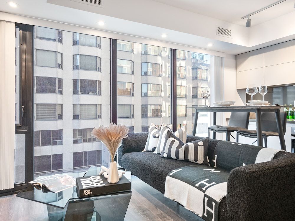 undefined Stallion Suites Yorkville 5