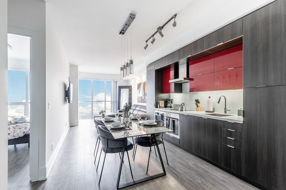 Stallion Suites -  Downtown Toronto Business Suite